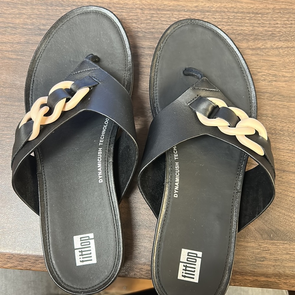 FitFlop Gracie Rubber-Chain Leather Toe Post Sandals - Picture 2 of 3